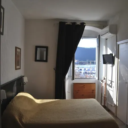 ホテル Restaurant L'europe サン・フロラン